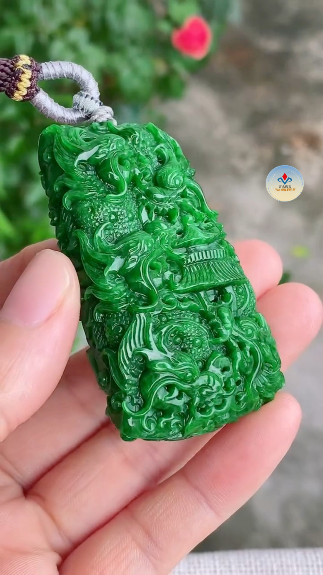 翡翠玉器A貨玉龍牌翡翠吊墜 翡翠的高貴 權利 它體現的陽剛霸氣 受到中華兒女的青睞